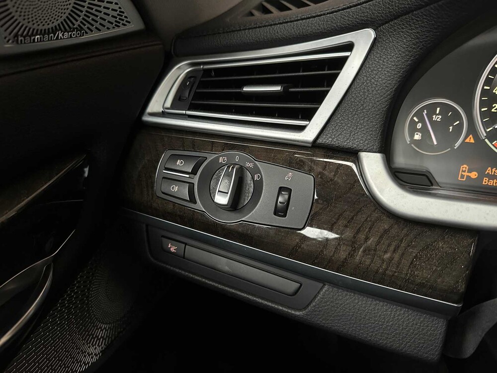 BMW ActiveHybrid7 F04 4.4 V8 465PS 2011