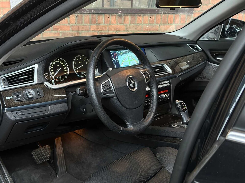 BMW ActiveHybrid7 F04 4.4 V8 465PS 2011