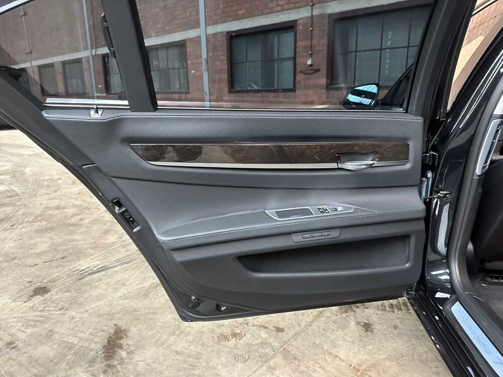 BMW ActiveHybrid7 F04 4.4 V8 465PS 2011