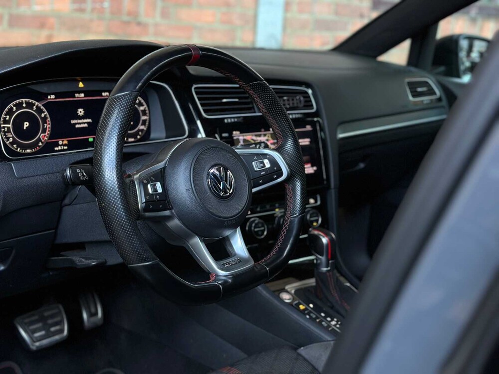 Volkswagen Golf GTI TCR 7.5 2.0 TSI 290PS 2019, P-824-PT