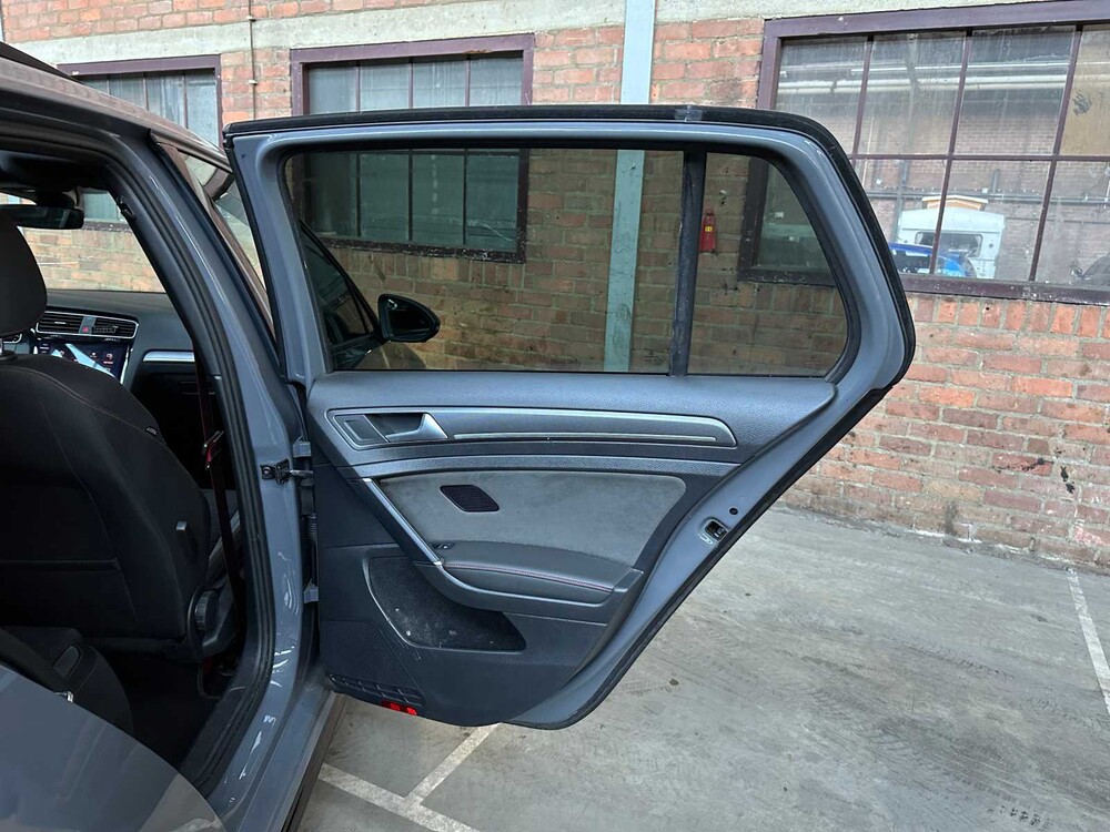 Volkswagen Golf GTI TCR 7.5 2.0 TSI 290PS 2019, P-824-PT