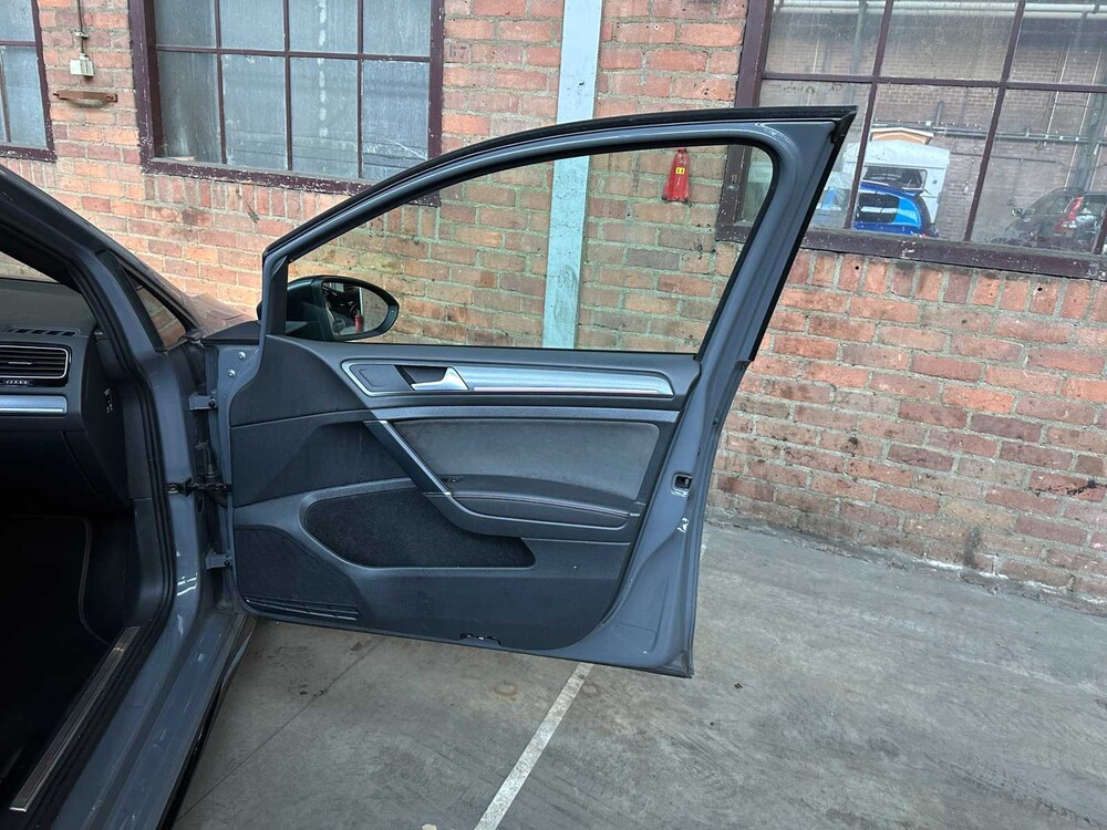 Volkswagen Golf GTI TCR 7.5 2.0 TSI 290PS 2019, P-824-PT