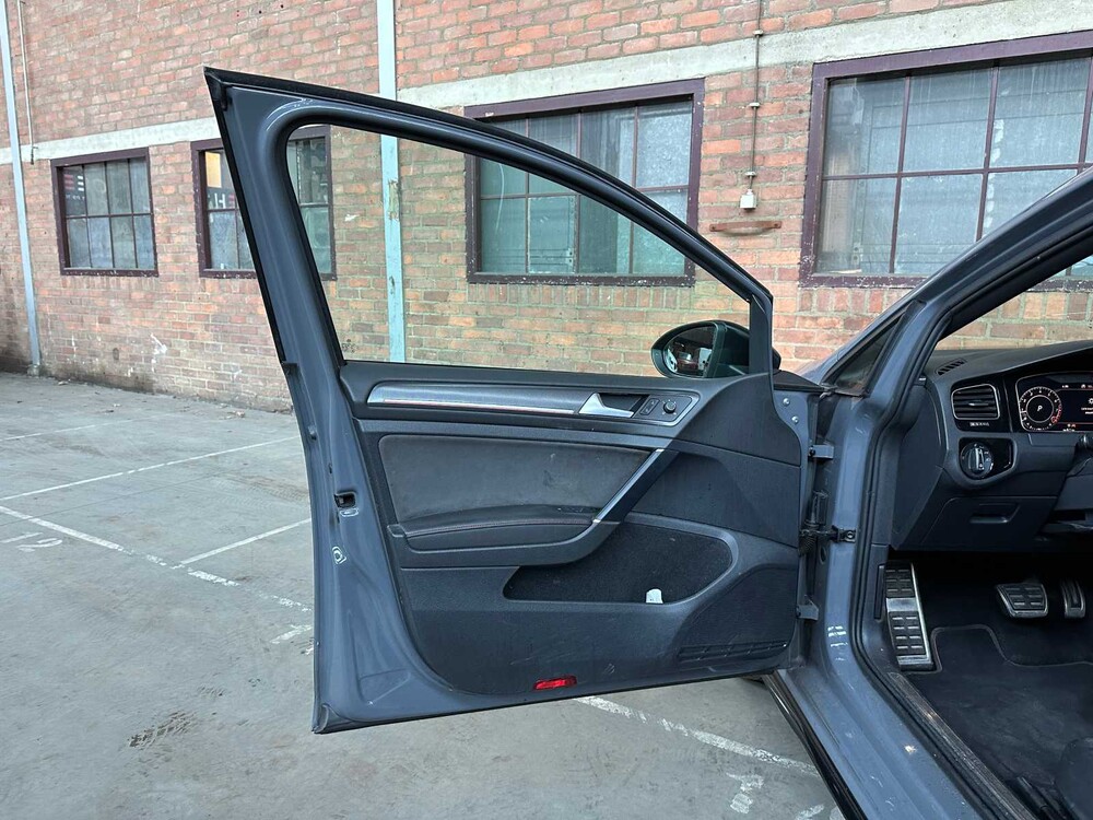 Volkswagen Golf GTI TCR 7.5 2.0 TSI 290PS 2019, P-824-PT