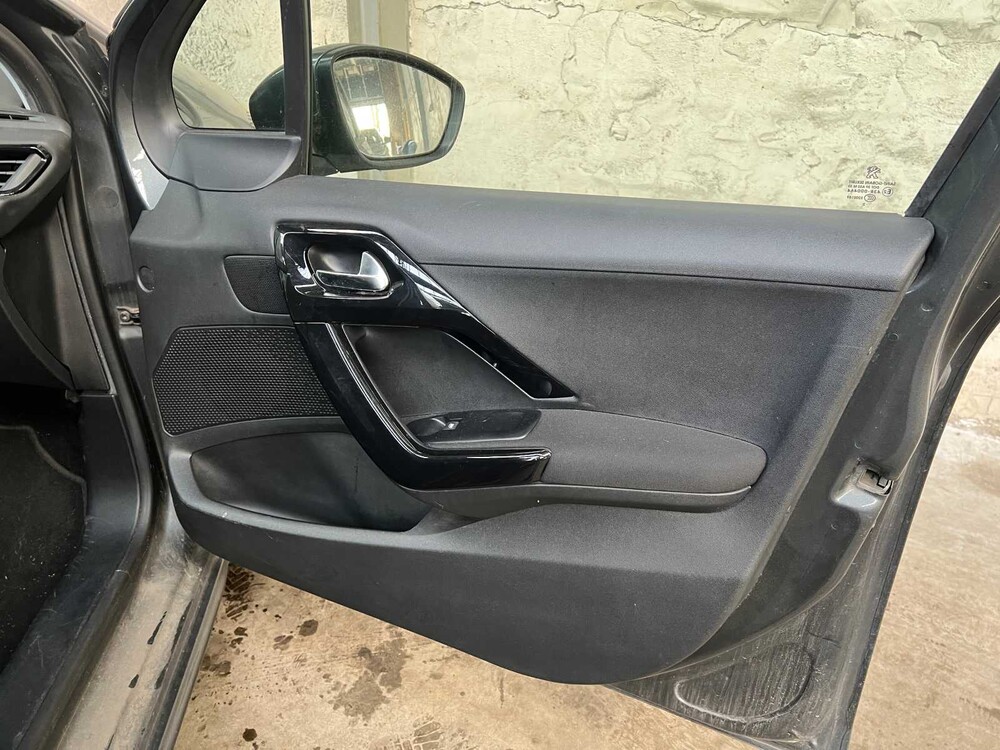 Peugeot 208 1.2 VTi Blue Lease 82hp 2012, 29-XTP-8