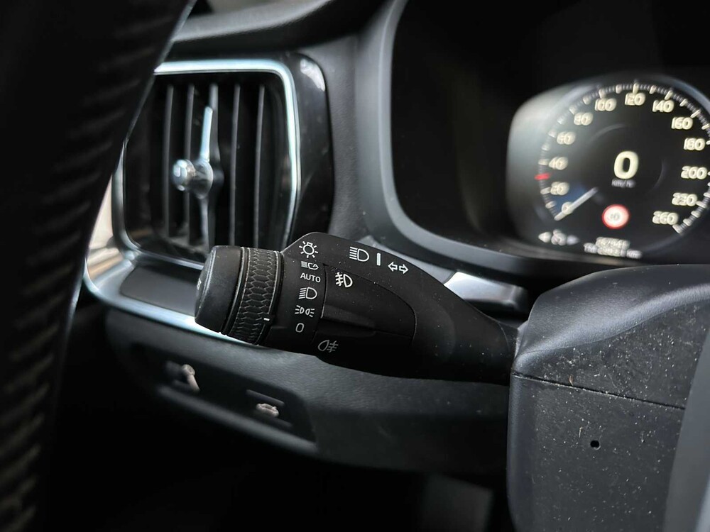 Volvo V60 2.0 D3 Momentum 150hp 2019, G-381-LP