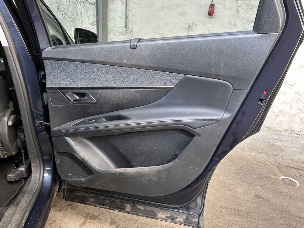 Peugeot 5008 1.2 PureTech Allure 131hp 2019, XR-490-G