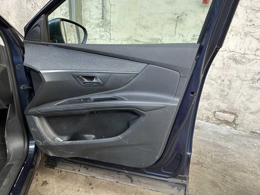 Peugeot 5008 1.2 PureTech Allure 131hp 2019, XR-490-G