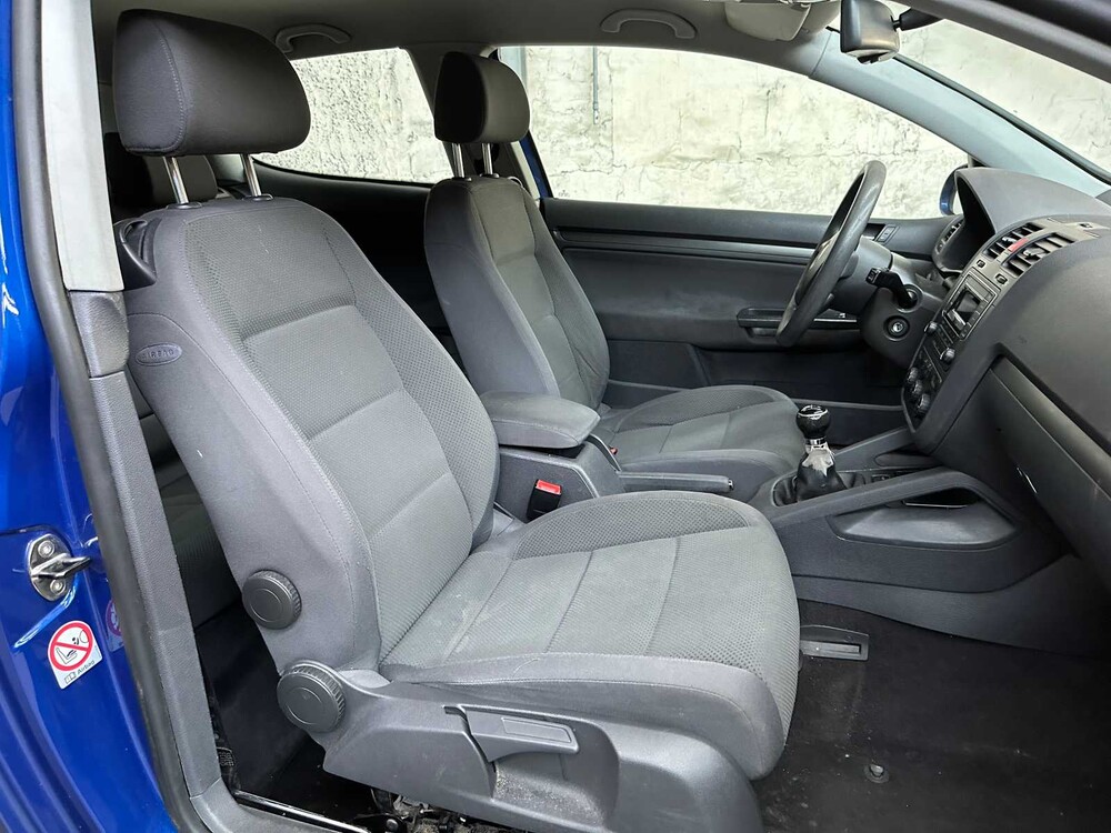 Volkswagen Golf 1.9 TDI Comfortline 105hp 2005, 25-RX-ZS