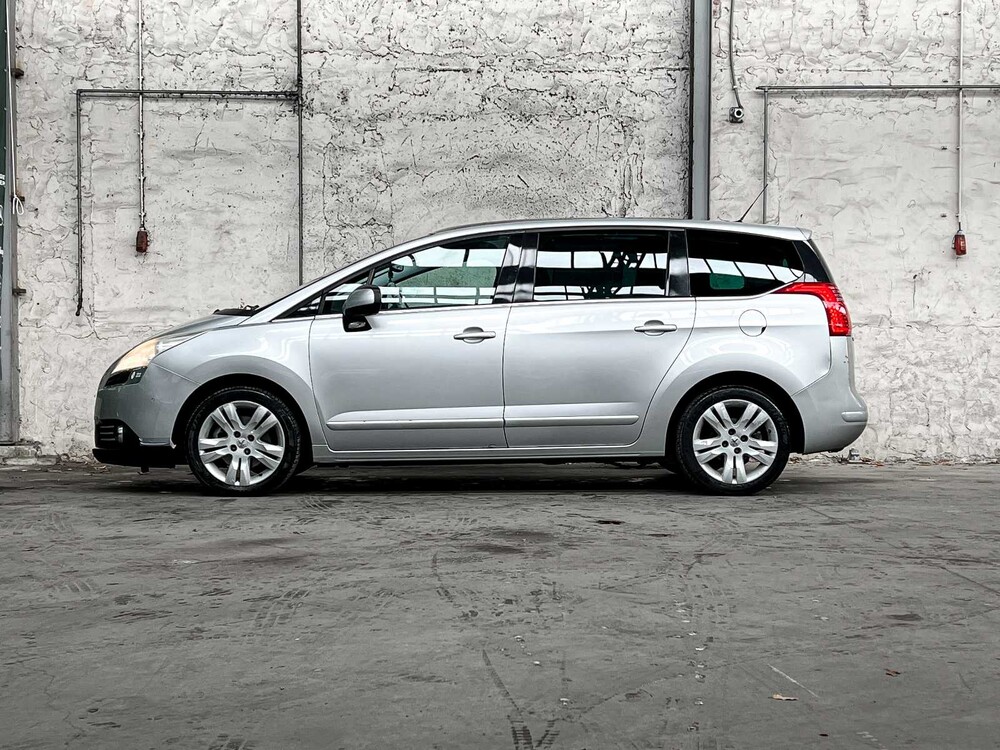 Peugeot 5008 1.6 THP GT 7p. 156hp 2010, 54-NNT-1
