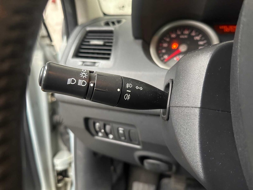 Renault Mégane Grand Tour 2.0-16V Dynam.Luxe 135pk 2005, 99-RV-ZB