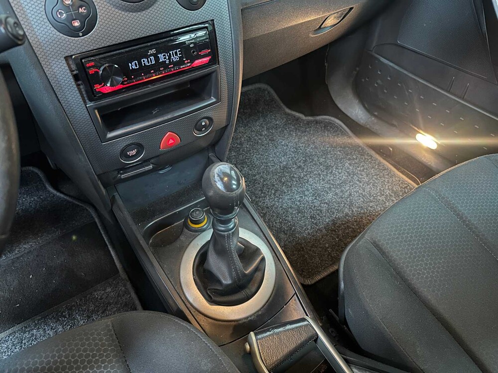 Renault Mégane Grand Tour 2.0-16V Dynam.Luxe 135pk 2005, 99-RV-ZB