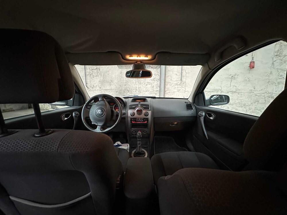 Renault Mégane Grand Tour 2.0-16V Dynam.Luxe 135pk 2005, 99-RV-ZB