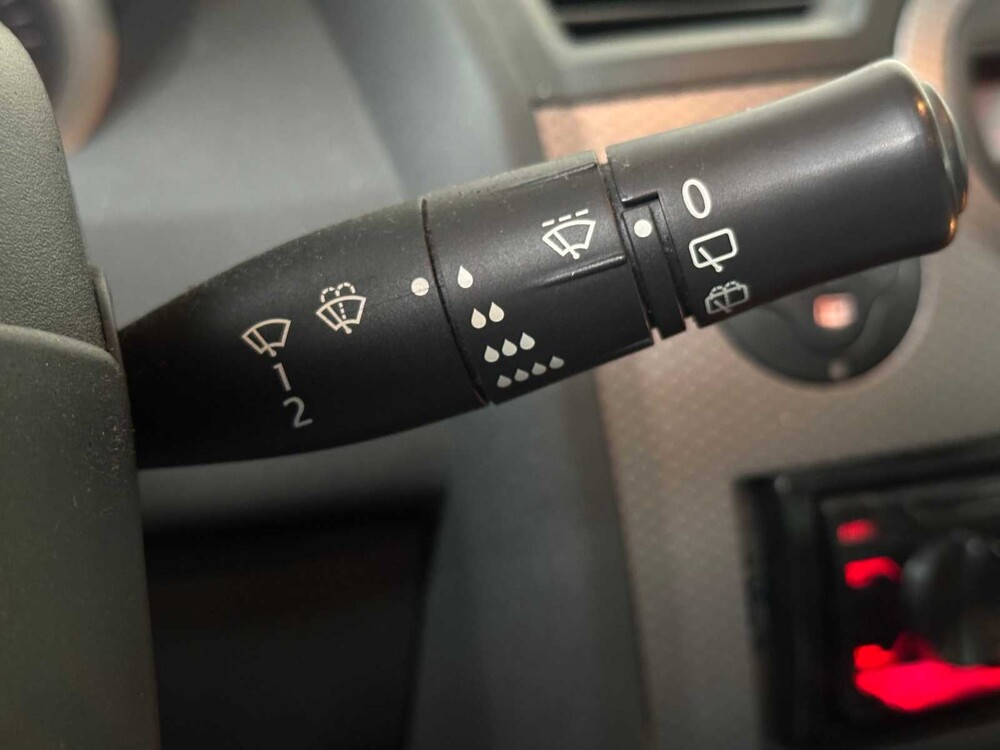 Renault Mégane Grand Tour 2.0-16V Dynam.Luxe 135pk 2005, 99-RV-ZB