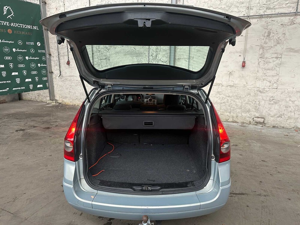 Renault Mégane Grand Tour 2.0-16V Dynam.Luxe 135pk 2005, 99-RV-ZB