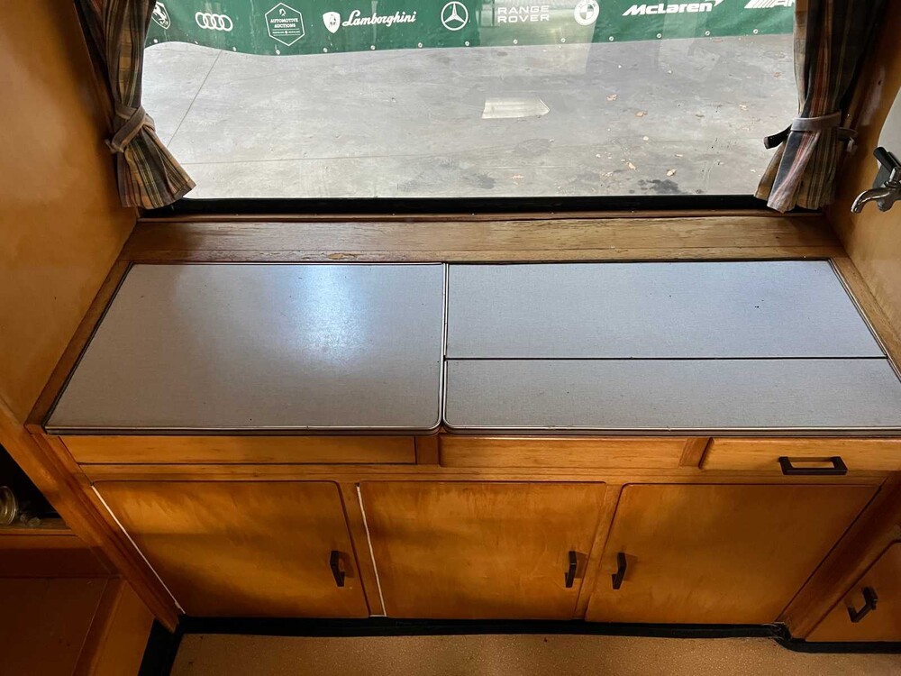 Otton Detectives Caravan