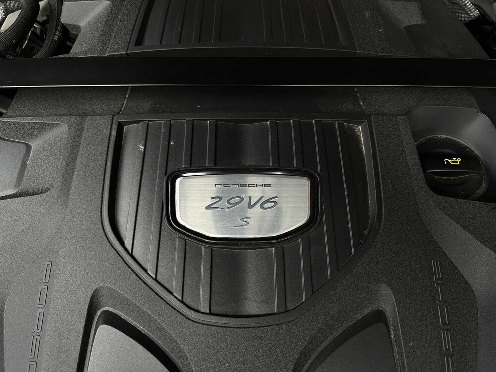 Porsche Panamera Sport Turismo 4S 2.9 V6 441PS 2018, J-376-JS