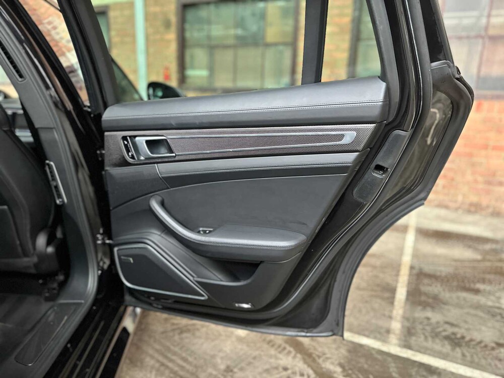 Porsche Panamera Sport Turismo 4S 2.9 V6 441PS 2018, J-376-JS