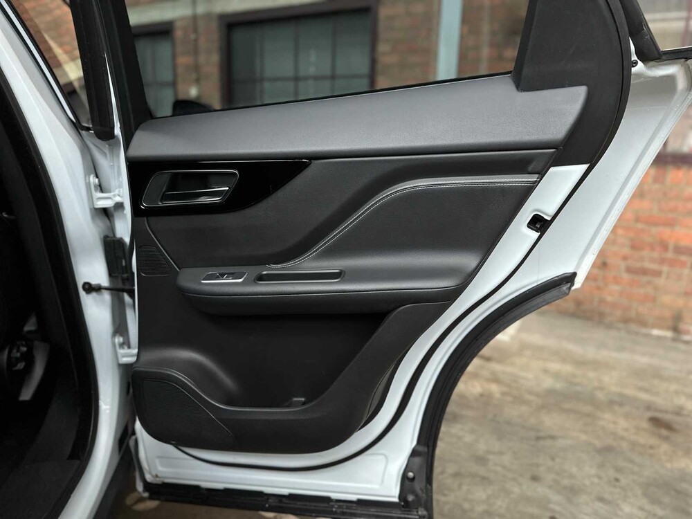 Jaguar F-PACE 3.0d First Edition AWD 300hp 2016, NJ-667-H