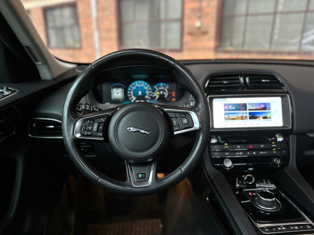 Jaguar F-PACE 3.0d First Edition AWD 300hp 2016, NJ-667-H