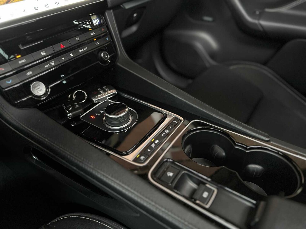 Jaguar F-PACE 3.0d First Edition AWD 300hp 2016, NJ-667-H