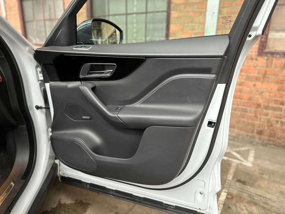 Jaguar F-PACE 3.0d First Edition AWD 300hp 2016, NJ-667-H