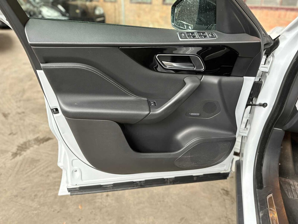 Jaguar F-PACE 3.0d First Edition AWD 300hp 2016, NJ-667-H