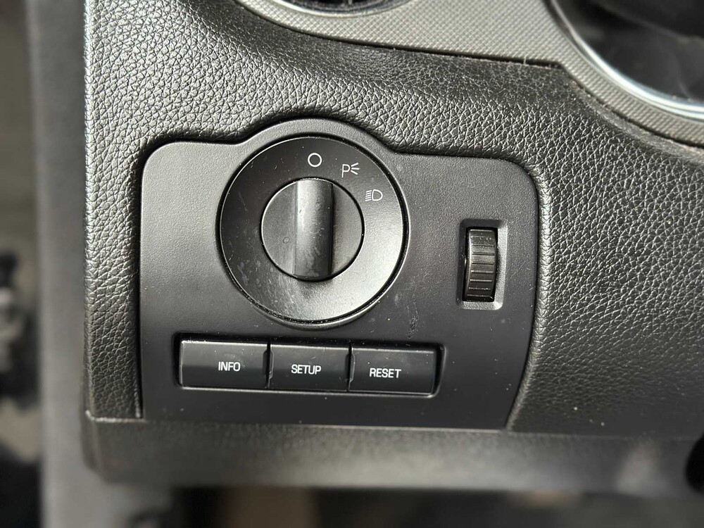 Ford Mustang 3.7 V6 305hp coupe 2011