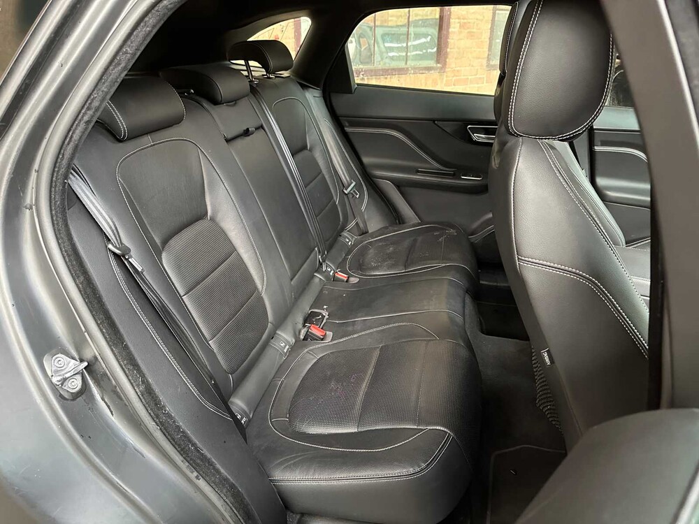 Jaguar F-PACE 2.0t AWD Portfolio 250PS 2019, XH-556-V