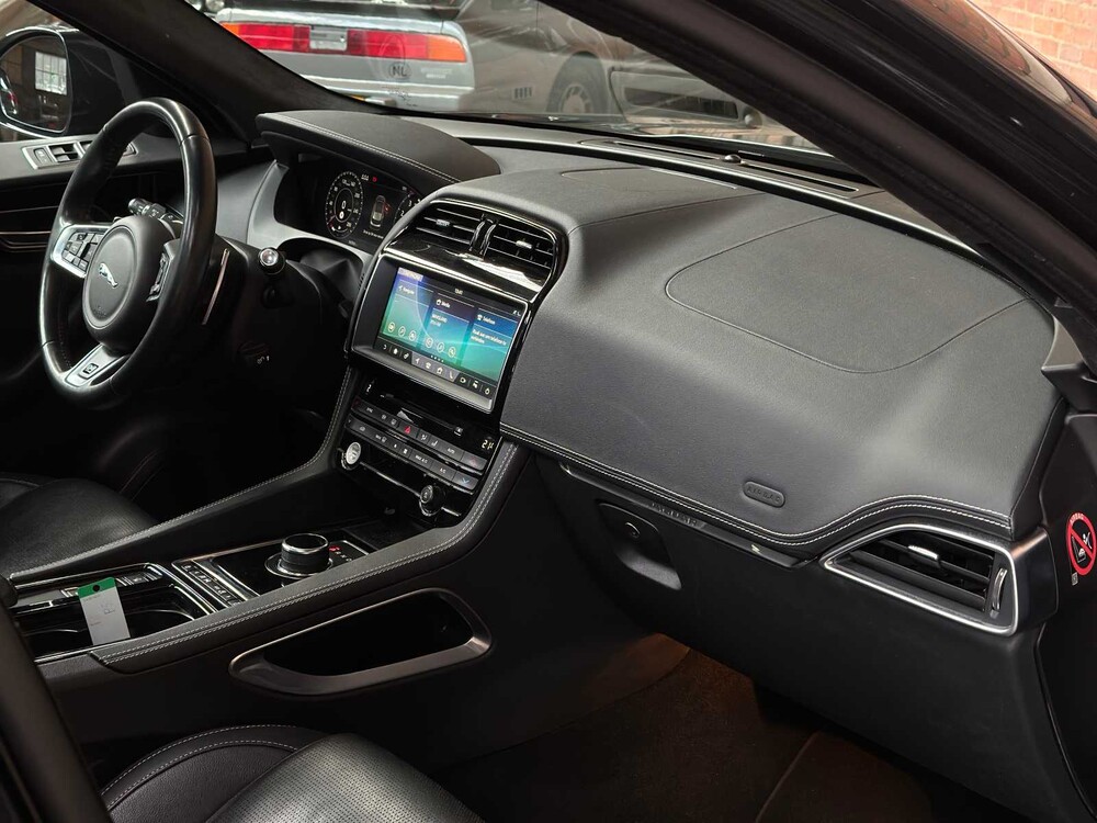 Jaguar F-PACE 2.0t AWD Portfolio 250PS 2019, XH-556-V