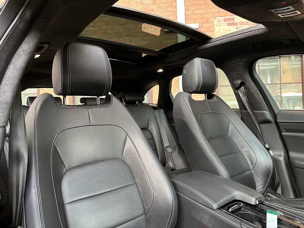 Jaguar F-PACE 2.0t AWD Portfolio 250PS 2019, XH-556-V