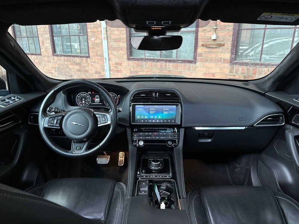 Jaguar F-PACE 2.0t AWD Portfolio 250PS 2019, XH-556-V