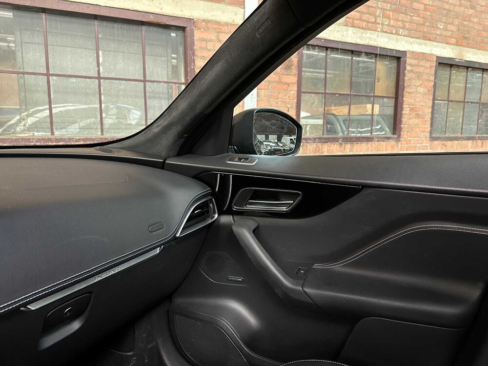 Jaguar F-PACE 2.0t AWD Portfolio 250PS 2019, XH-556-V