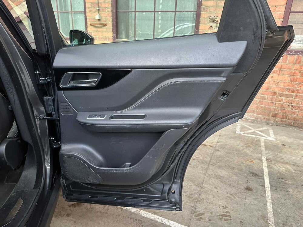 Jaguar F-PACE 2.0t AWD Portfolio 250PS 2019, XH-556-V