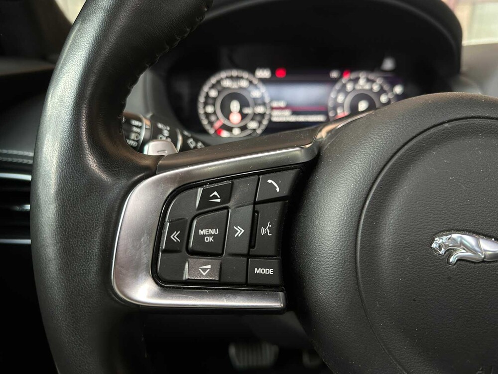 Jaguar F-PACE 2.0t AWD Portfolio 250PS 2019, XH-556-V