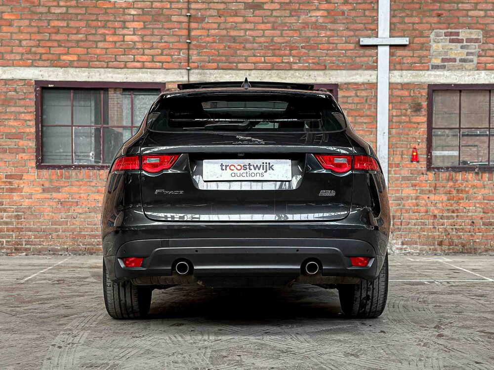Jaguar F-PACE 2.0t AWD Portfolio 250PS 2019, XH-556-V