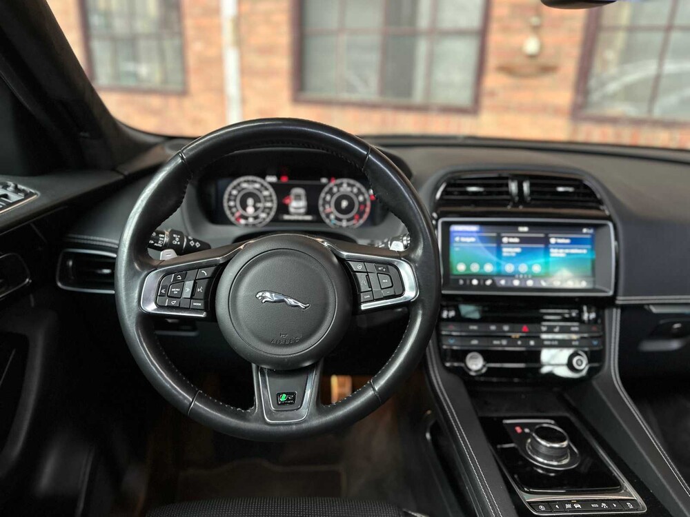 Jaguar F-PACE 2.0t AWD Portfolio 250PS 2019, XH-556-V