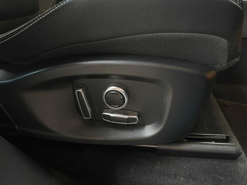 Jaguar F-PACE 2.0t AWD Portfolio 250PS 2019, XH-556-V