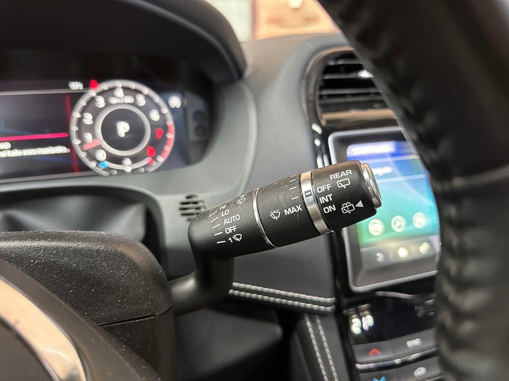 Jaguar F-PACE 2.0t AWD Portfolio 250PS 2019, XH-556-V