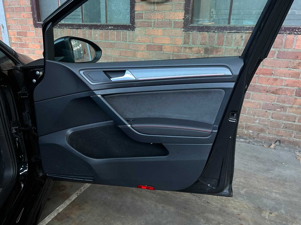 Volkswagen Golf 2.0 7.5 TSI GTI TCR 290hp 2019, T-165-LB