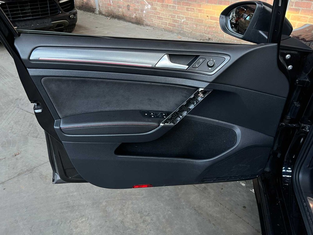 Volkswagen Golf 2.0 7.5 TSI GTI TCR 290hp 2019, T-165-LB