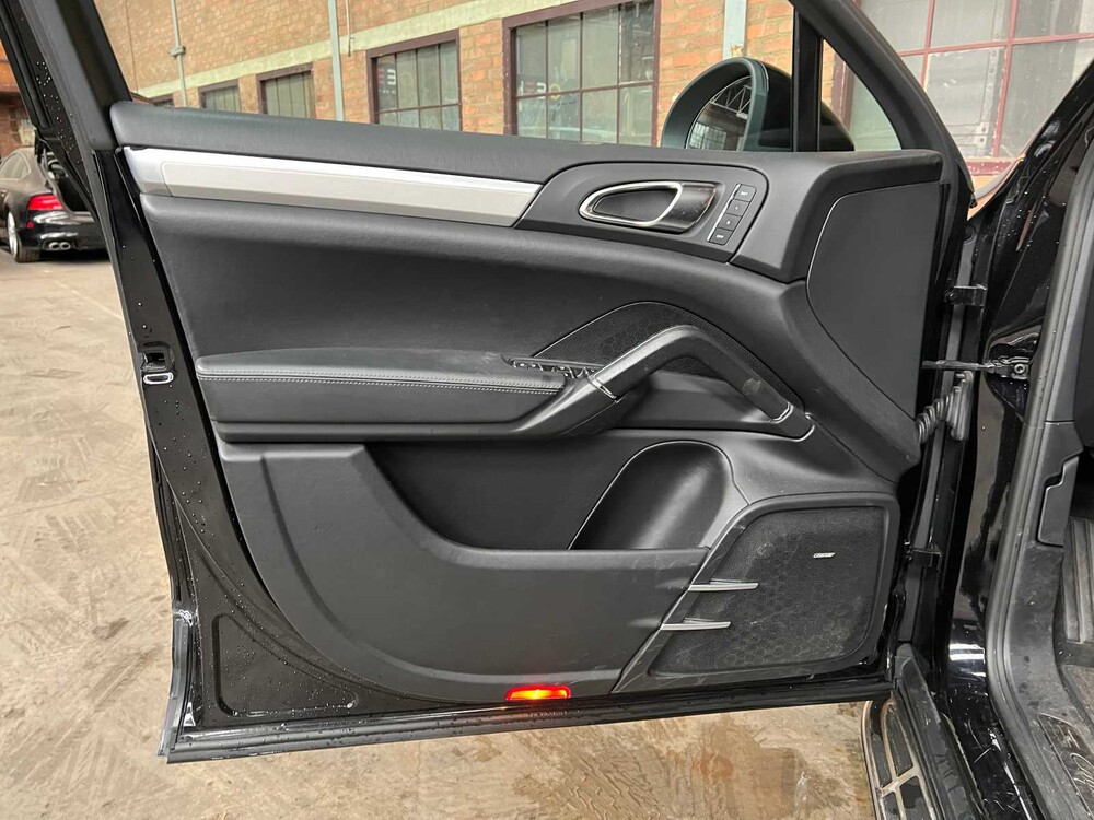 Porsche Cayenne Turbo 4.8 V8 500PS 2011