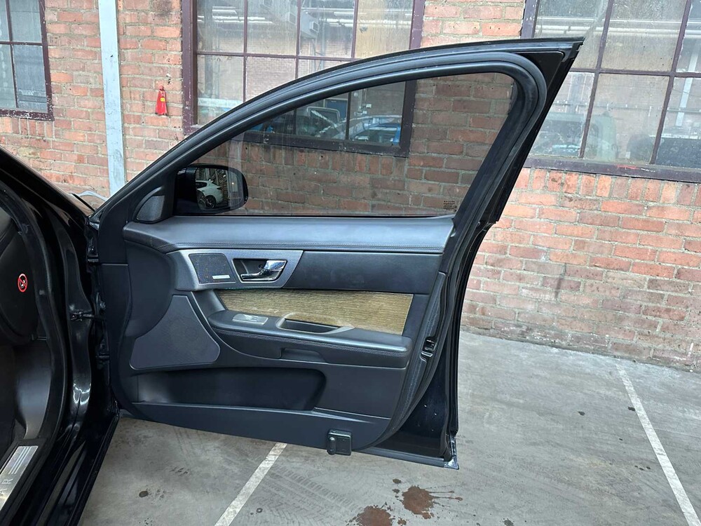 Jaguar XF R 5.0 V8 SUPERCHARGED 510hp 2011