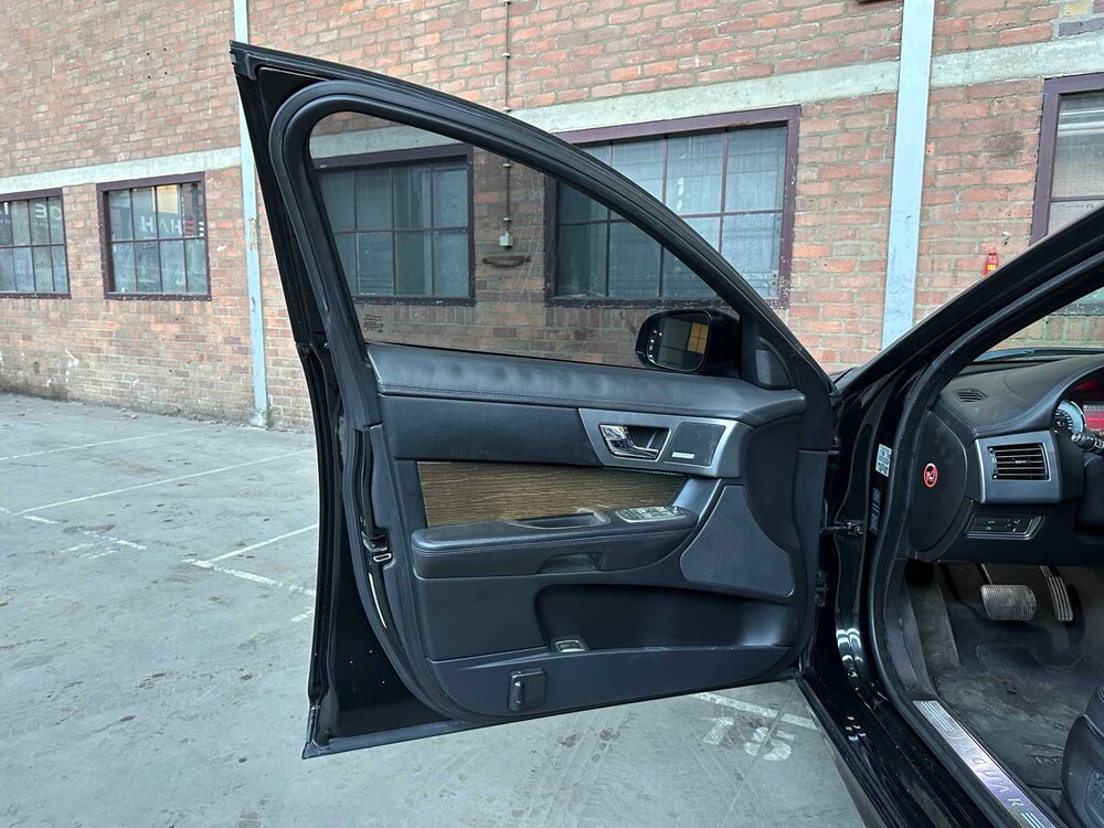 Jaguar XF R 5.0 V8 SUPERCHARGED 510hp 2011