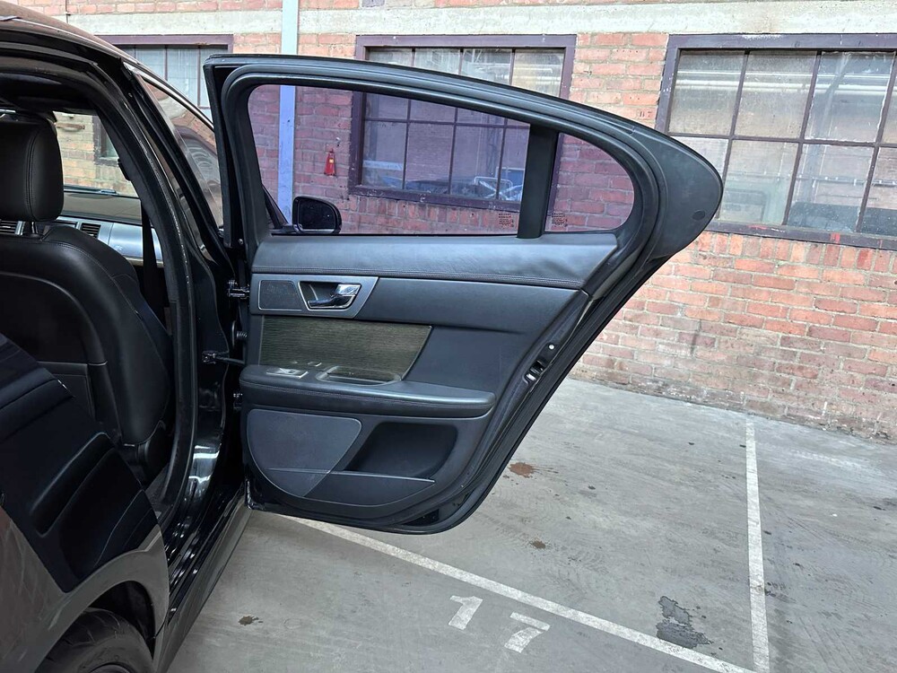 Jaguar XF R 5.0 V8 SUPERCHARGED 510hp 2011