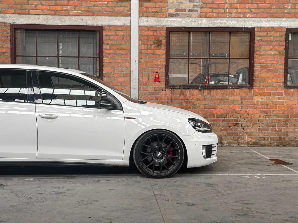 Volkswagen Golf GTI 2.0 211hp 2011, 13-PFJ-7