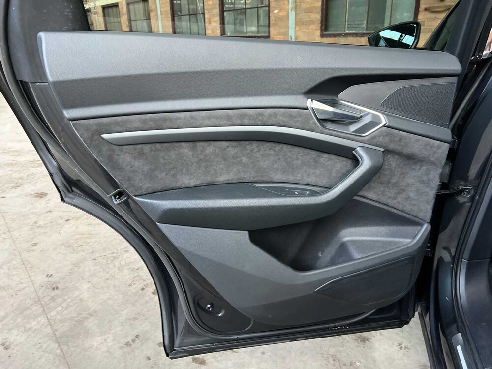 Audi e-tron 55 Quattro Advanced 95 kWh 408PS 2019, G-303-ZV