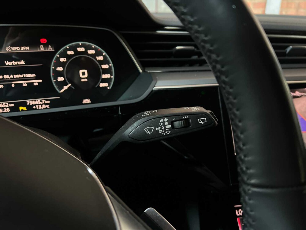 Audi e-tron 55 Quattro Advanced 95 kWh 408PS 2019, G-303-ZV