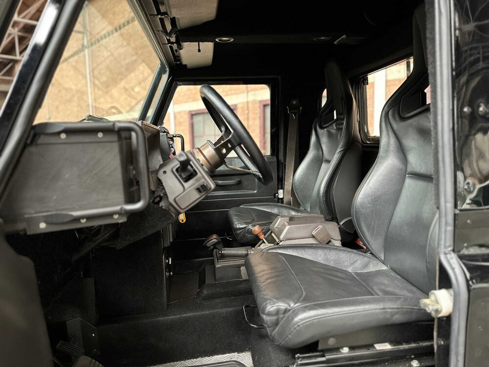 Land Rover Defender 100 4.6 V8 -SPECTRE- 231pk 1990, 31-BP-HL