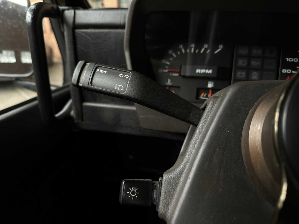 Land Rover Defender 100 4.6 V8 -SPECTRE- 231pk 1990, 31-BP-HL