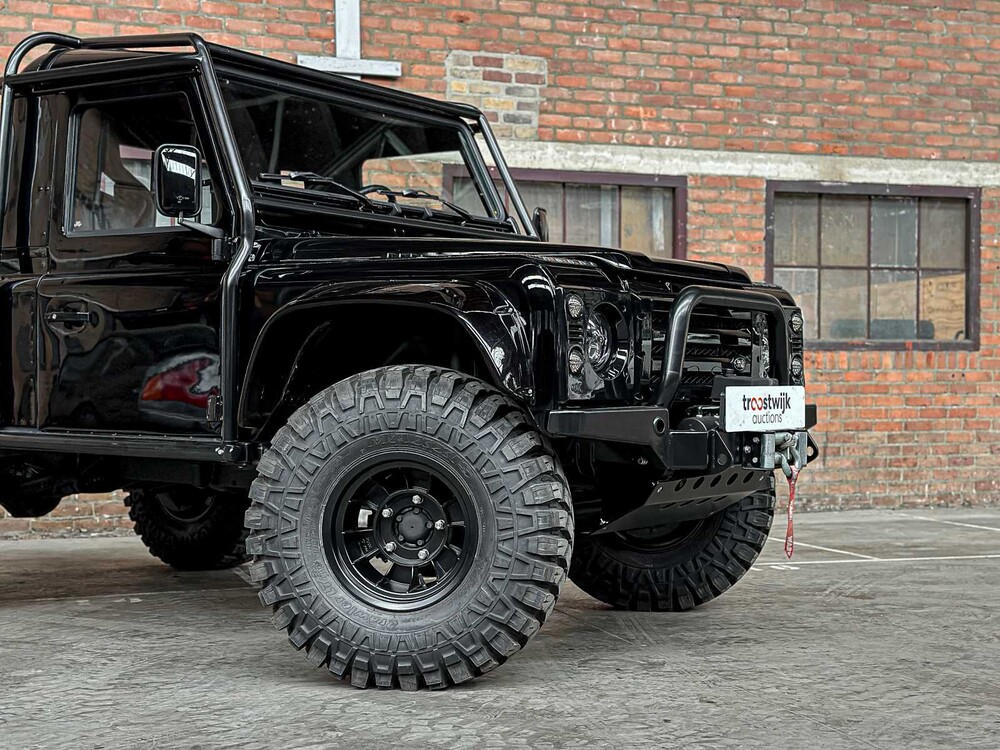 Land Rover Defender 100 4.6 V8 -SPECTRE- 231pk 1990, 31-BP-HL